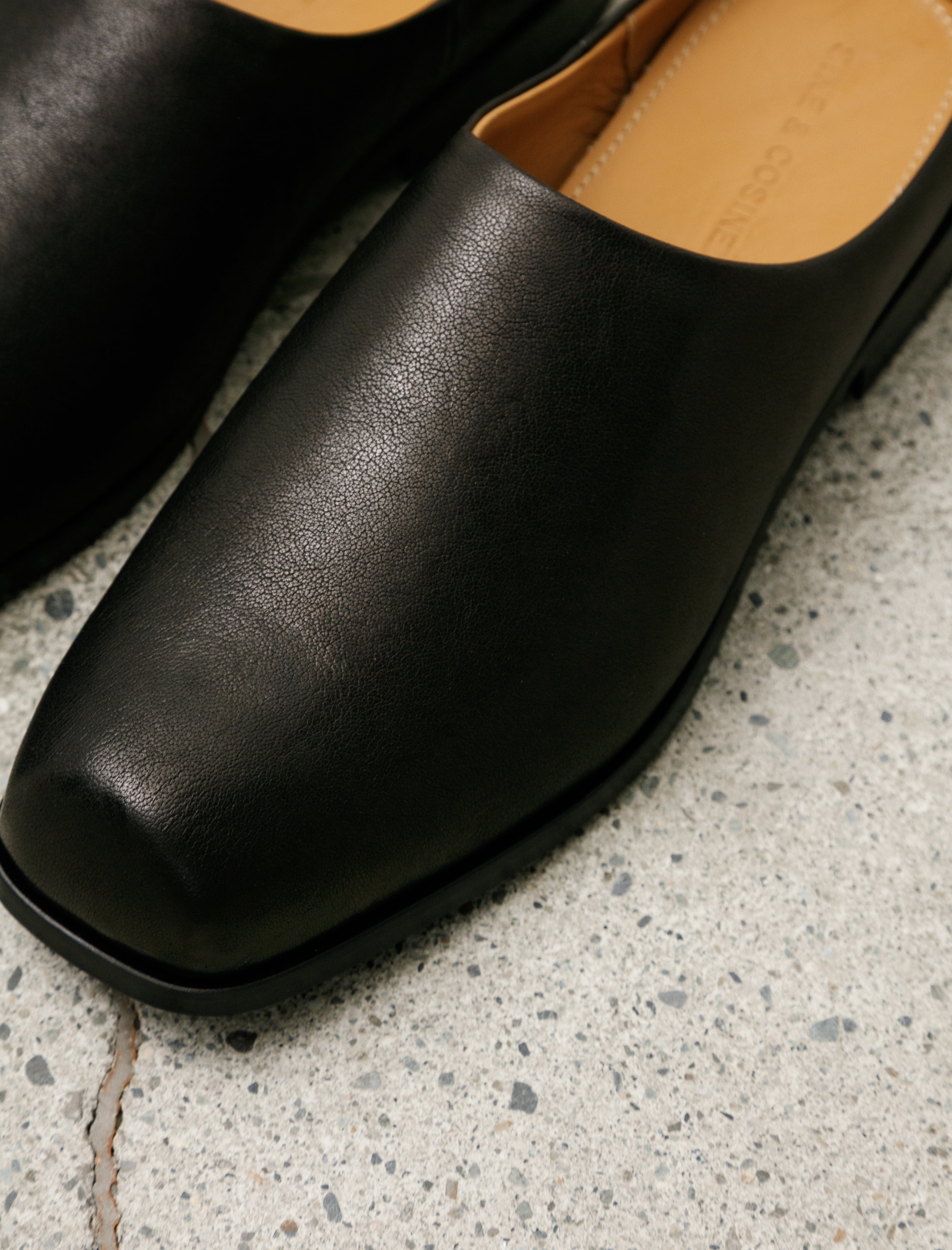 Sine & Cosine Hannes Mule Lamb Black