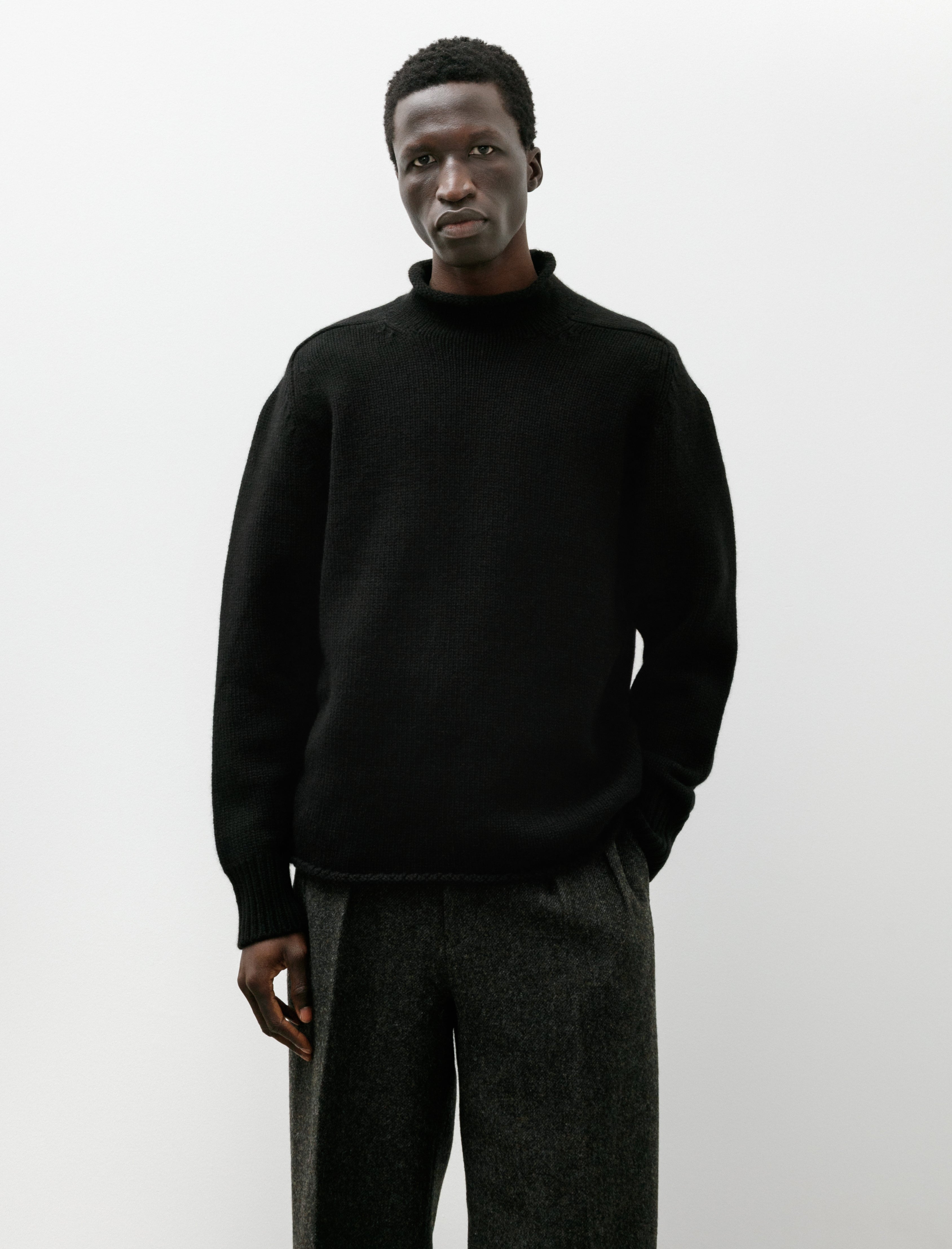 Maatee & Sons Cashmere Roll Neck Sweater Black