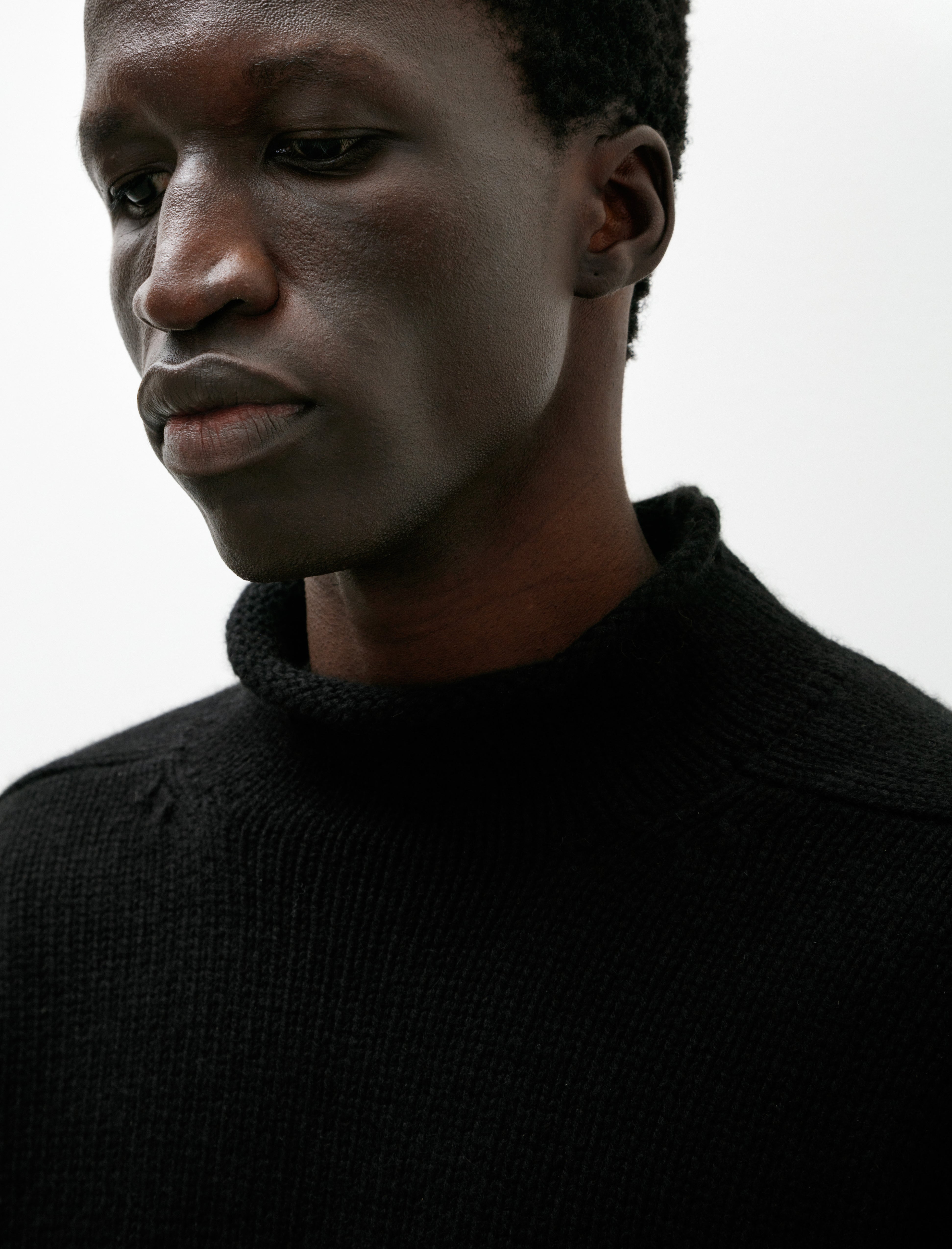 Maatee & Sons Cashmere Roll Neck Sweater Black