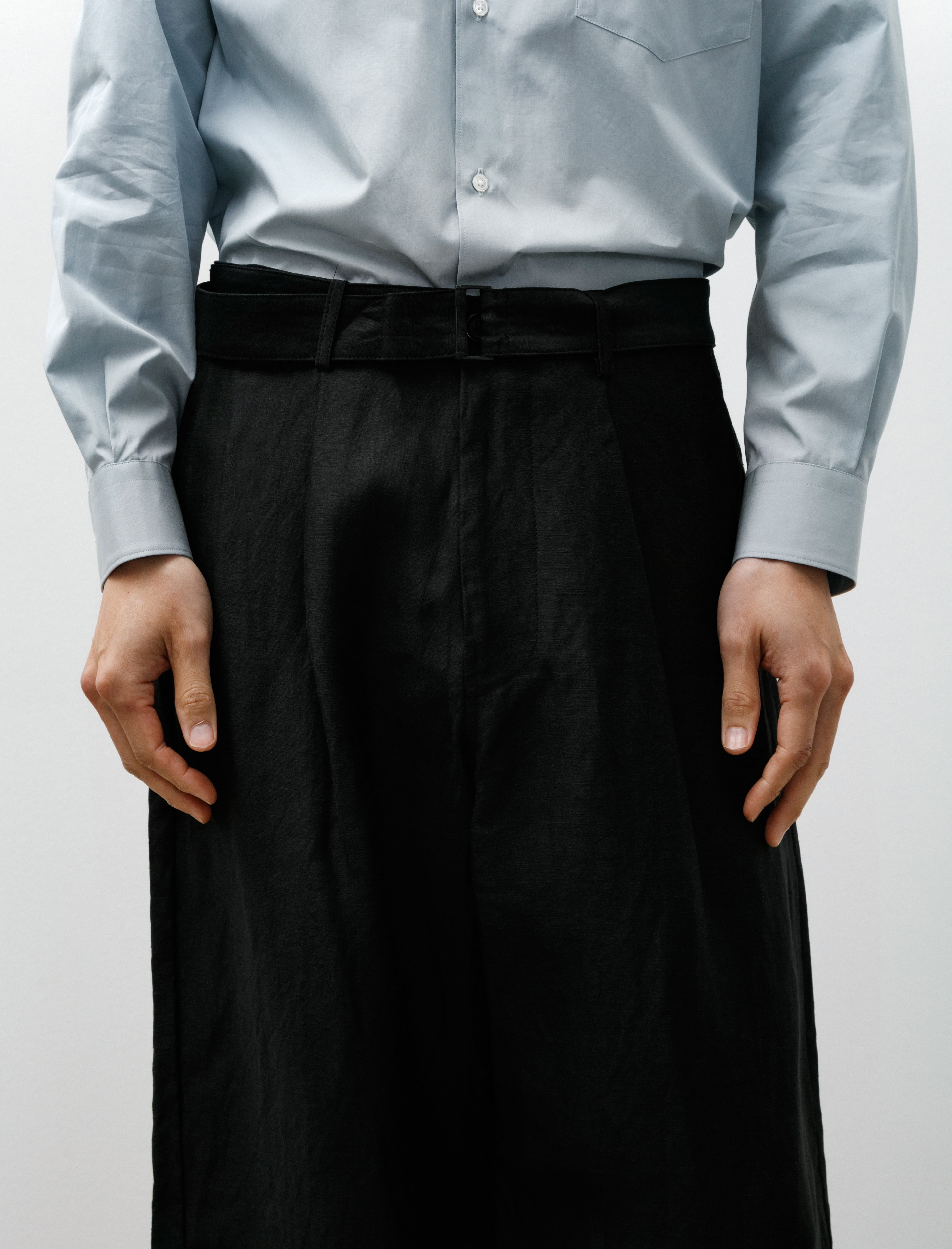 Graphpaper Linen Cupro Back Satin Belted Pants Black