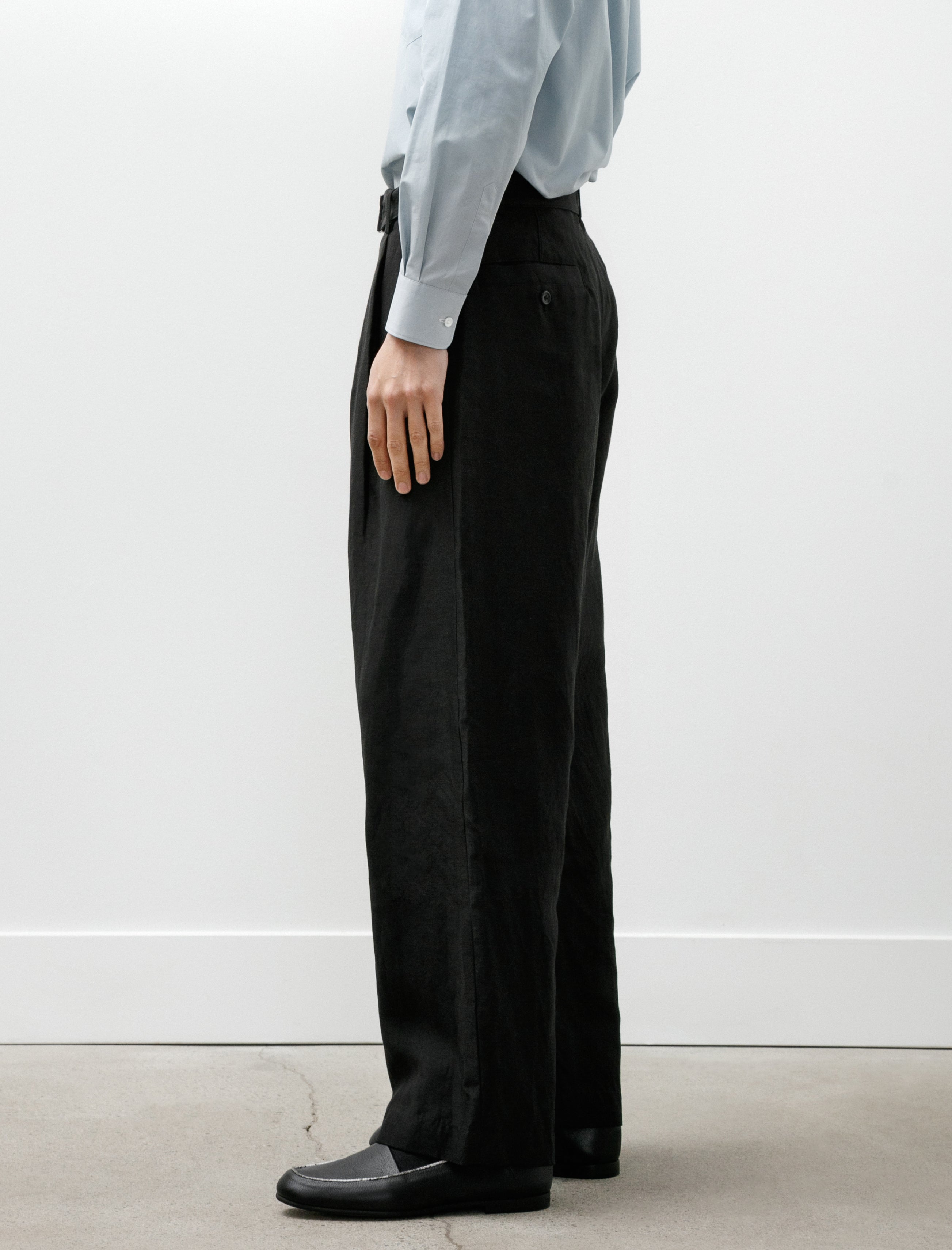 Graphpaper Linen Cupro Back Satin Belted Pants Black