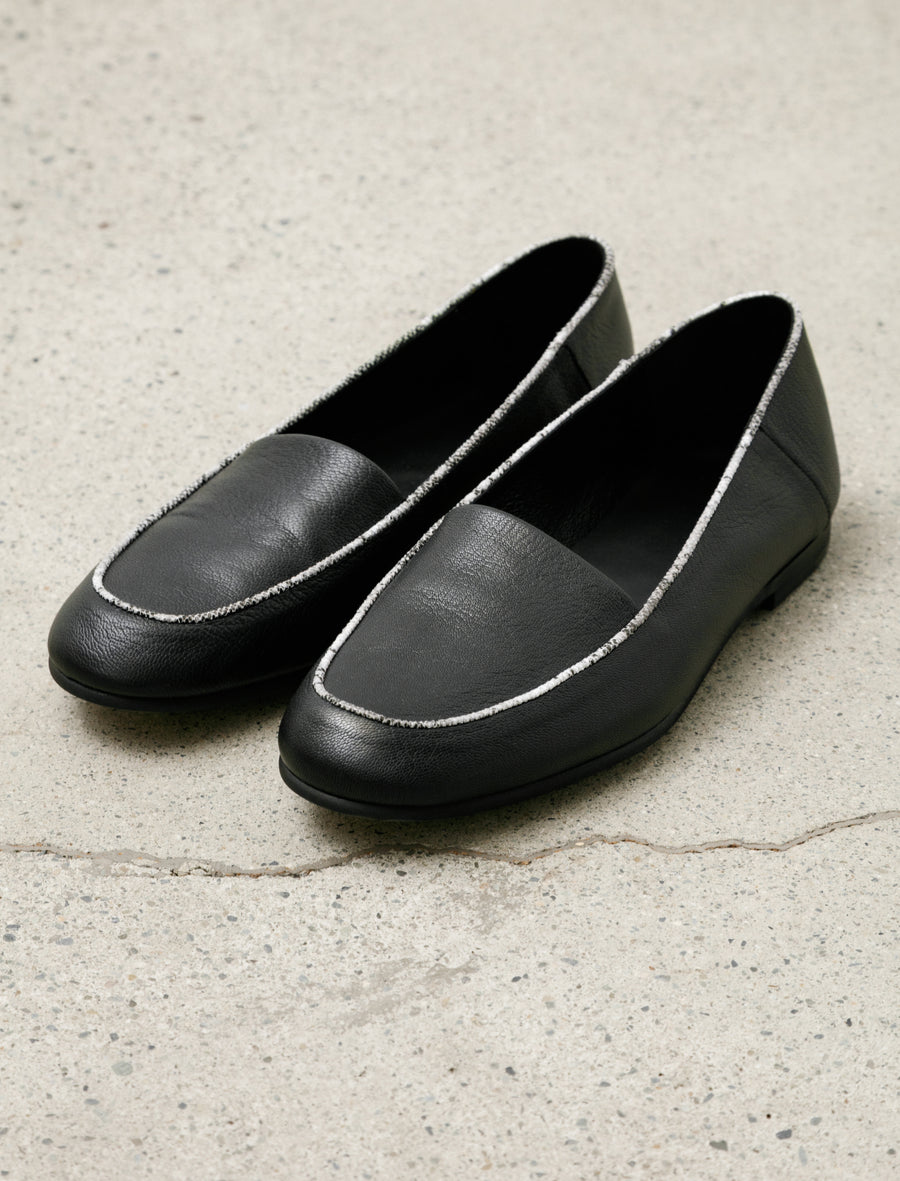 Oval Moca Black Python - Image 1