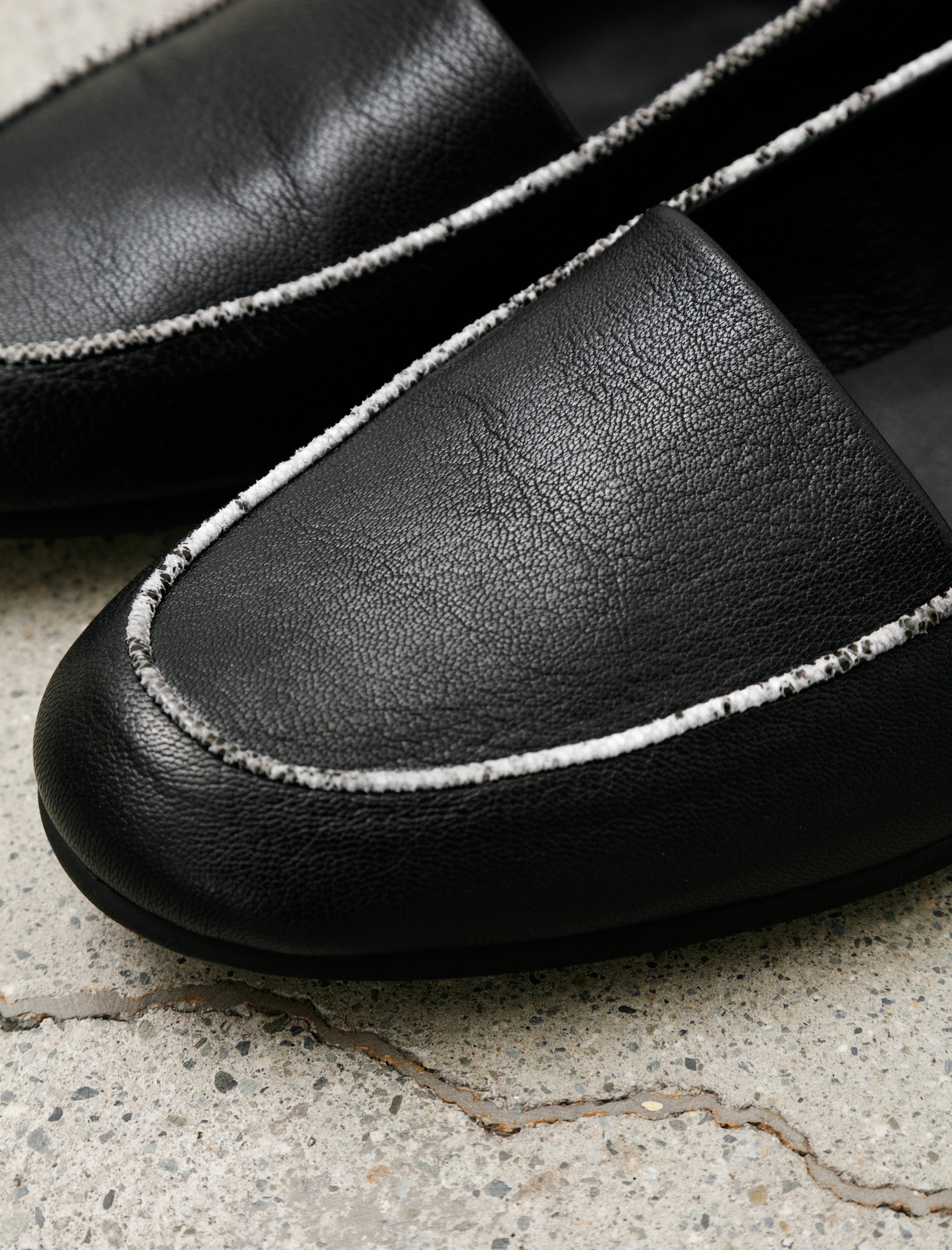 Hender Scheme Oval Moca Black Python