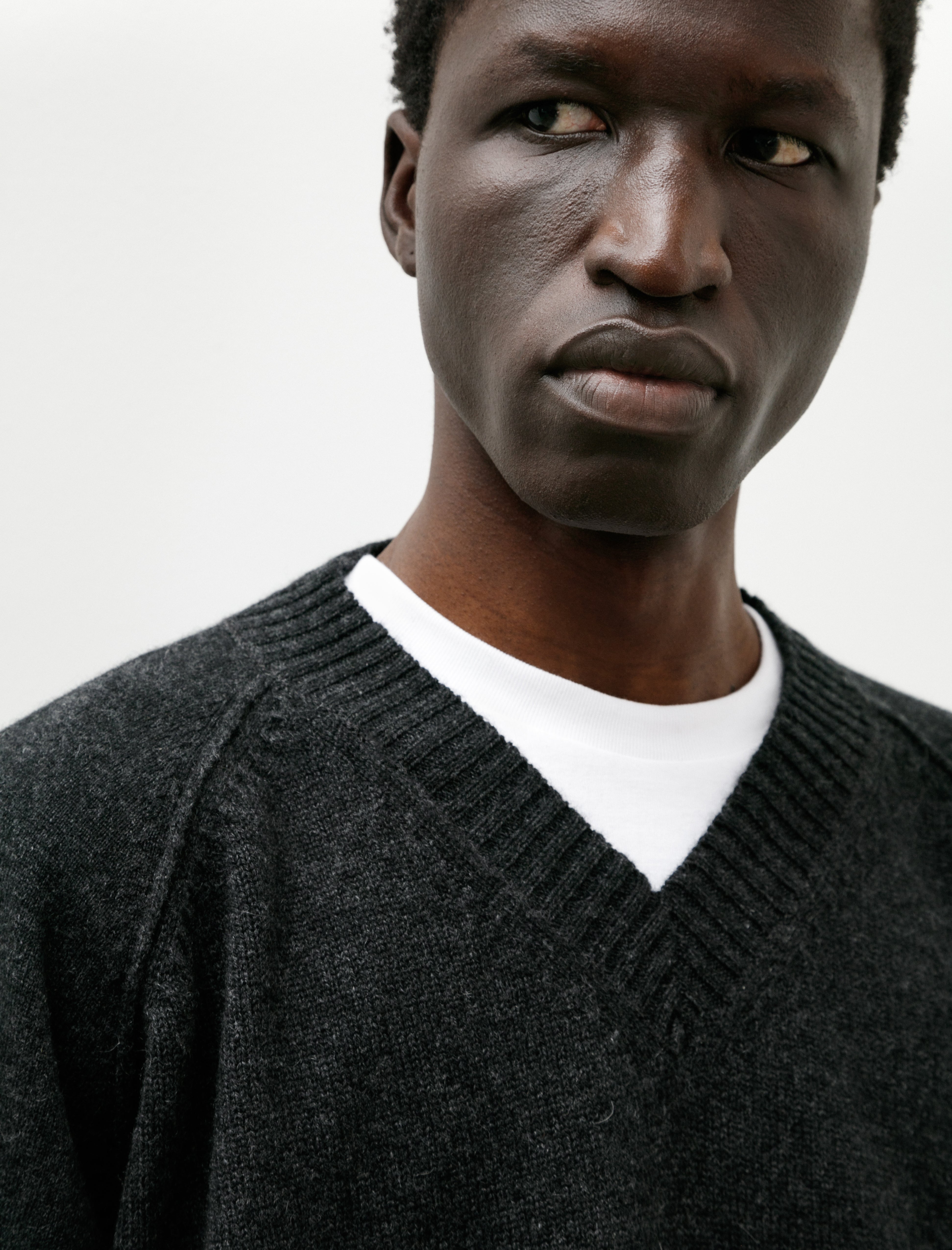 Sire V-Neck Cashmere Knit Charcoal