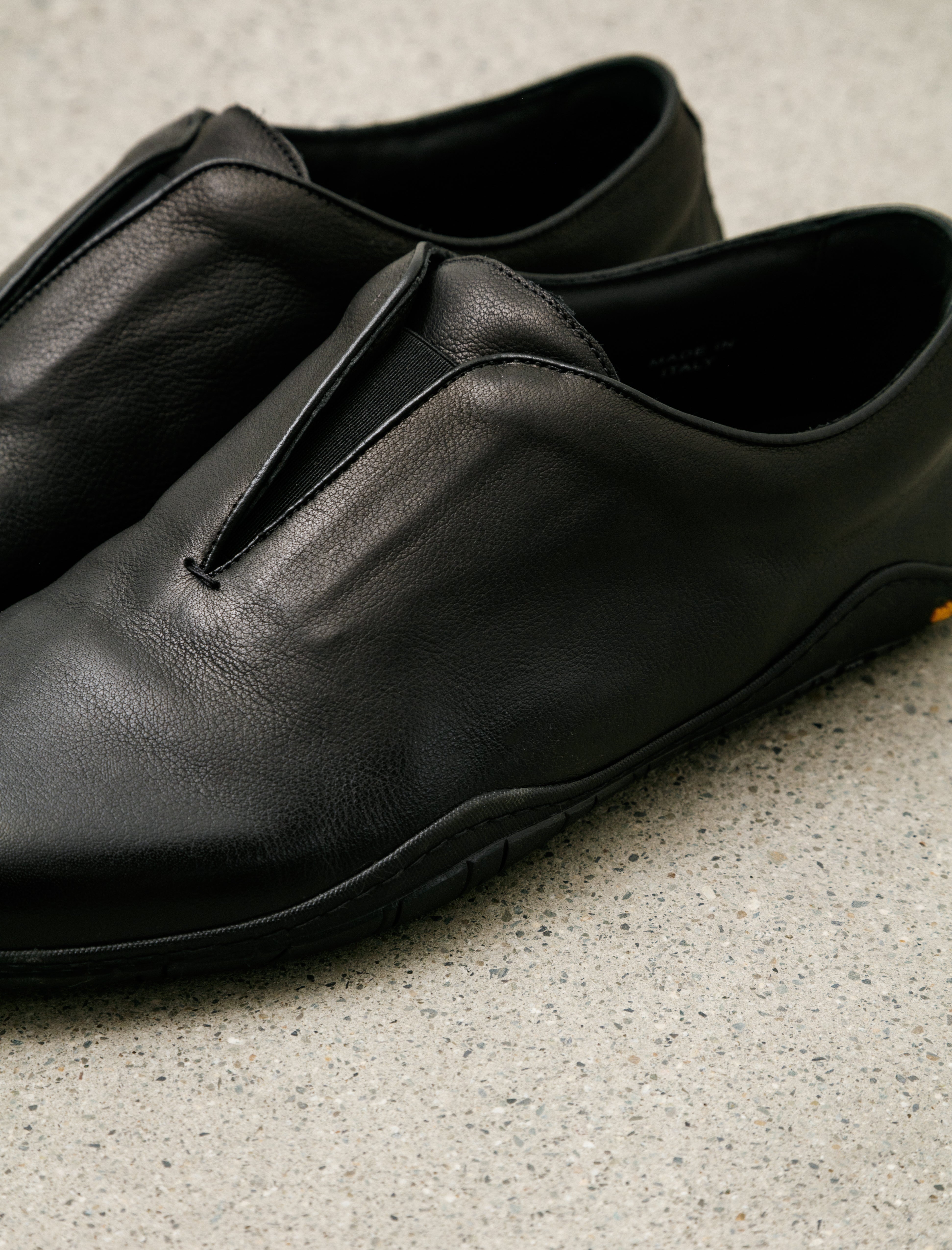 Derrick Oxford Runner Polish Black Buffalo