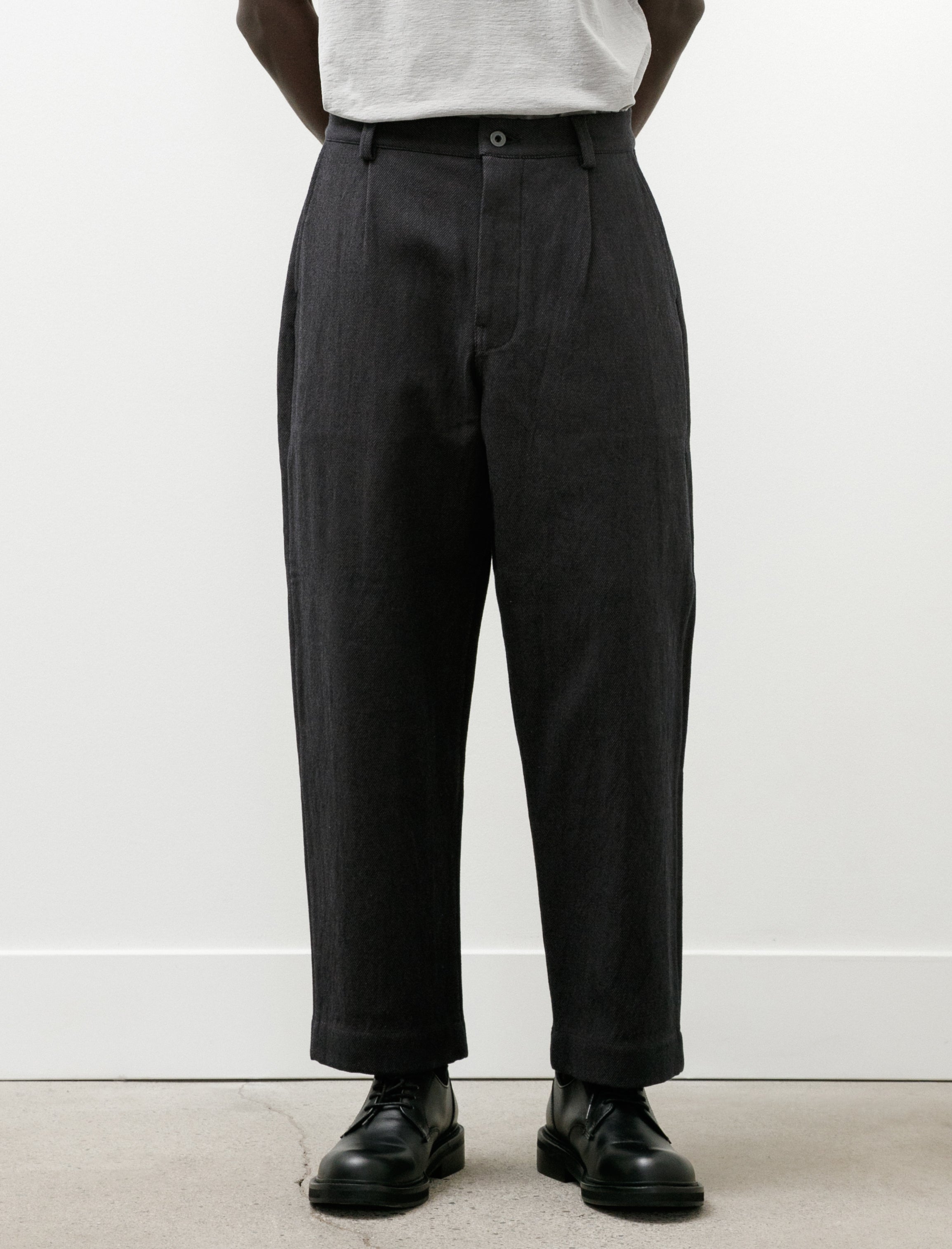 Evan Kinori Single Pleat Pant Yarn Dyed Cotton Twill Navy Grey