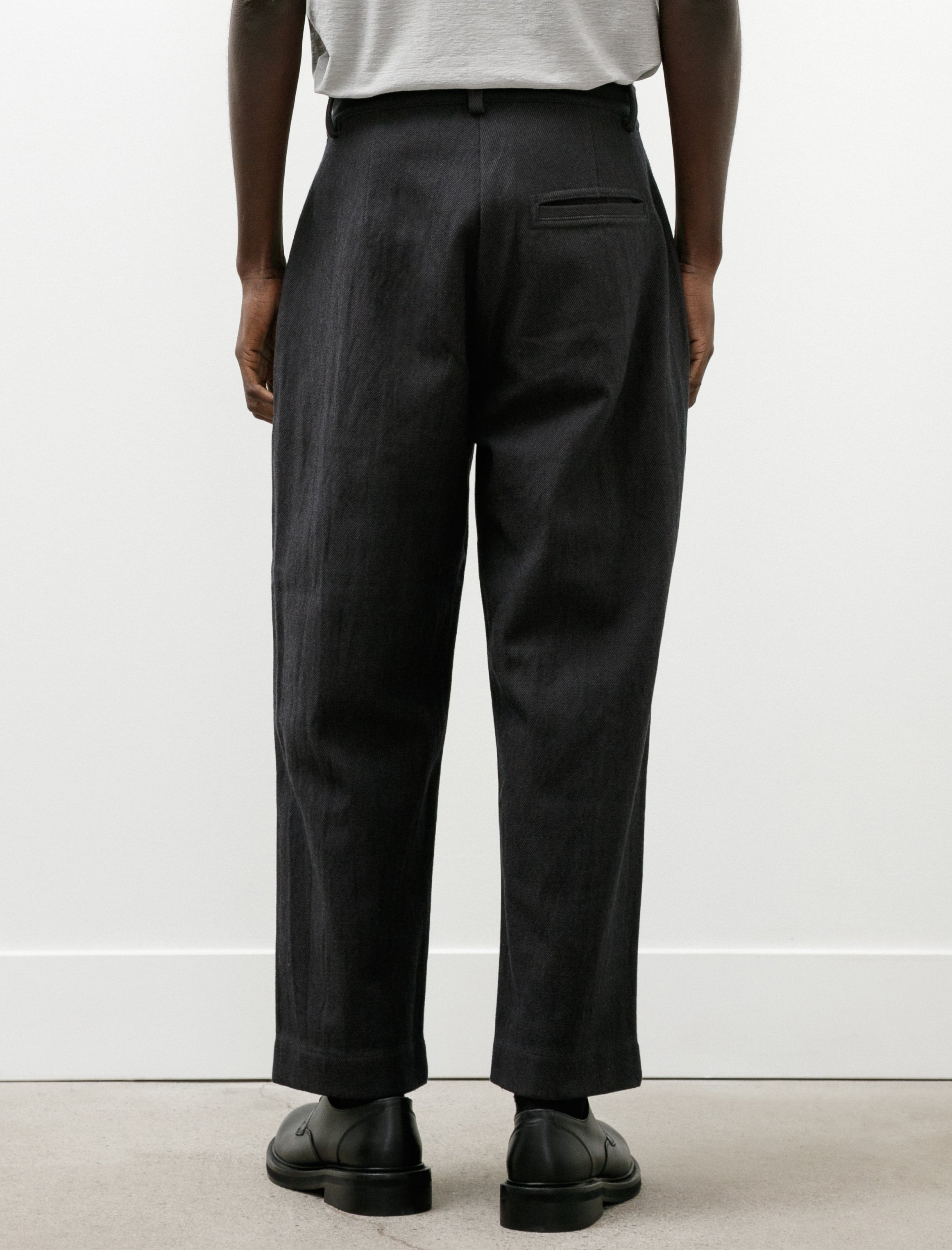 Evan Kinori Single Pleat Pant Yarn Dyed Cotton Twill Navy Grey