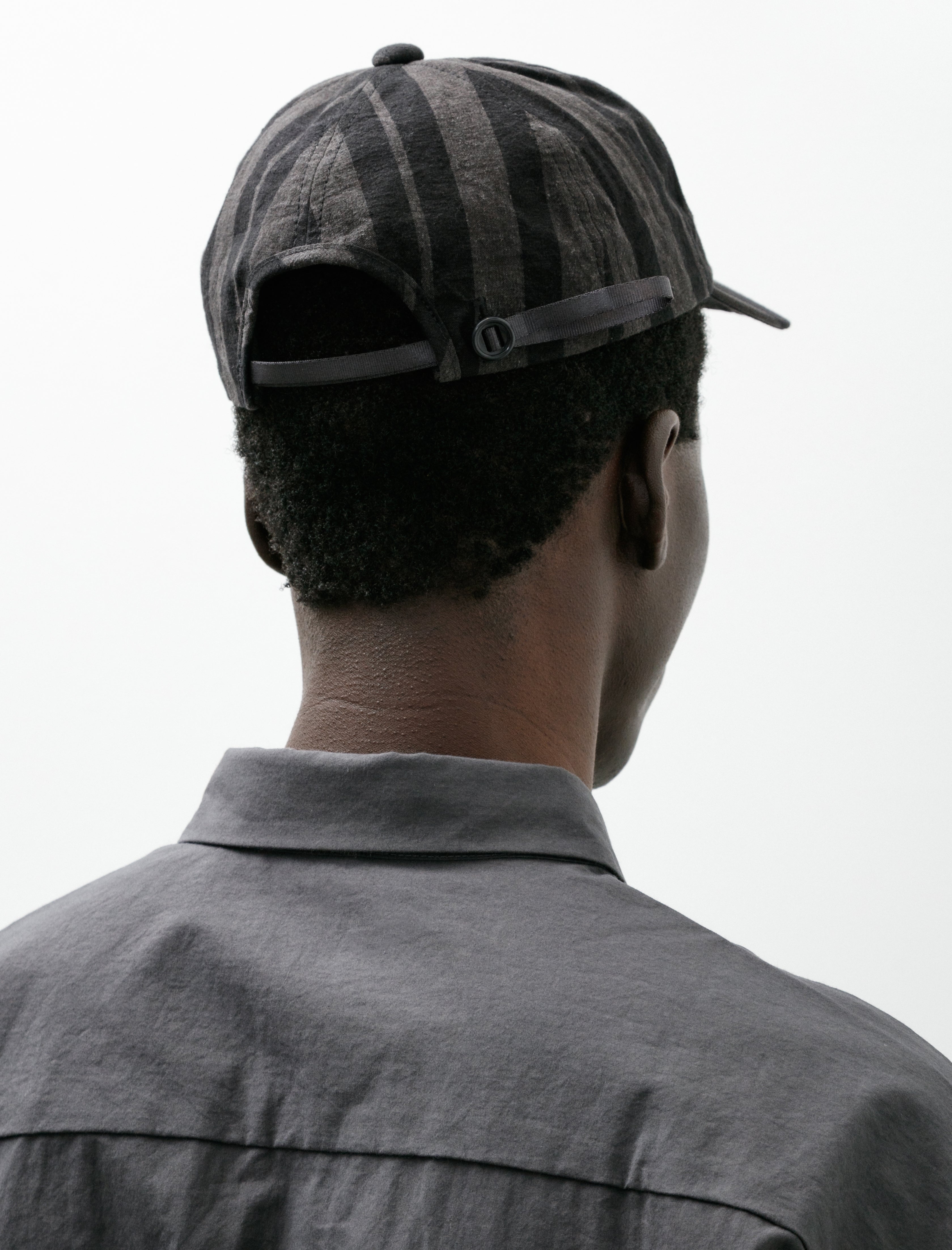 MAN-TLE R21 Cap-1 Shallow Cap Grey Theatre Wax