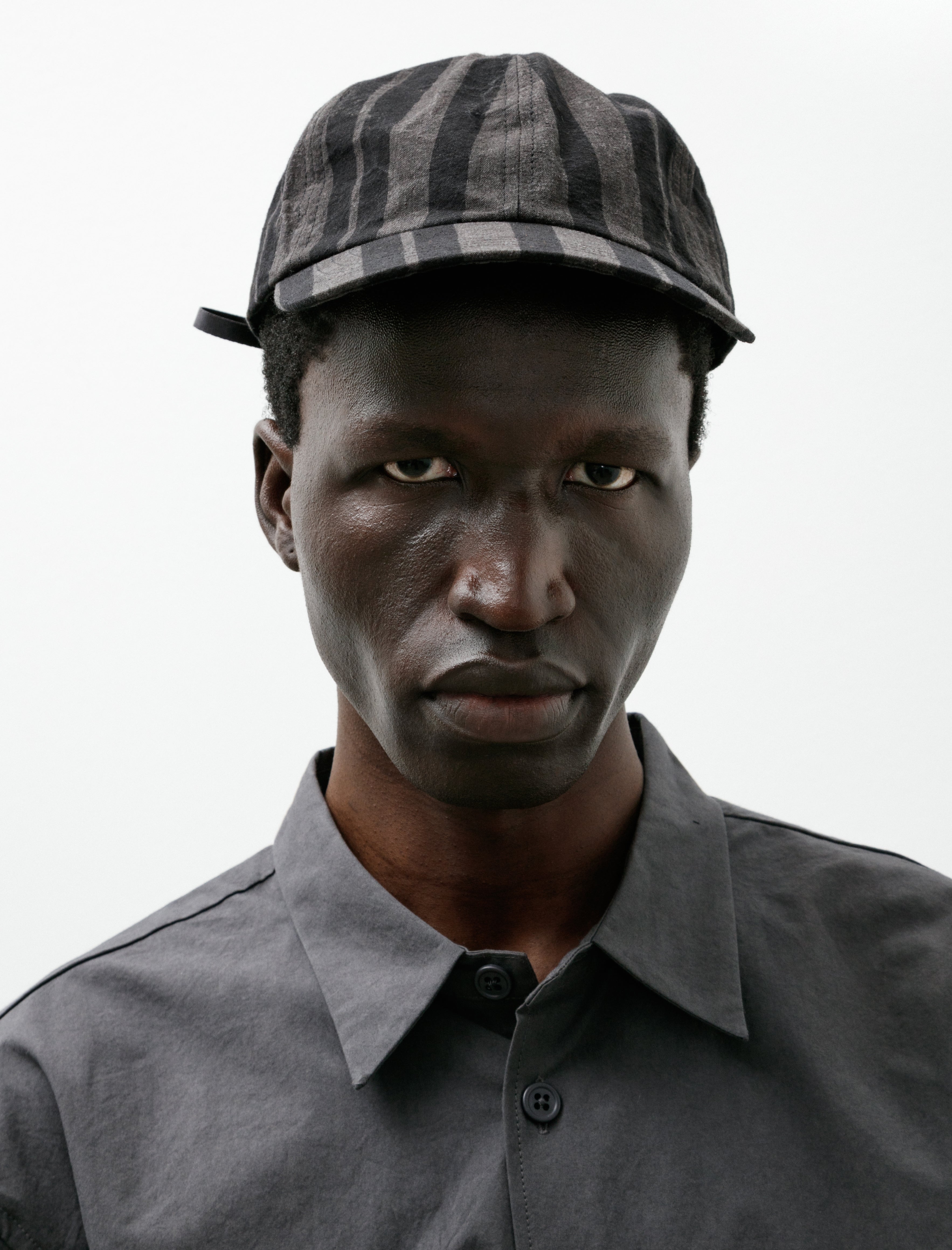 MAN-TLE R21 Cap-1 Shallow Cap Grey Theatre Wax