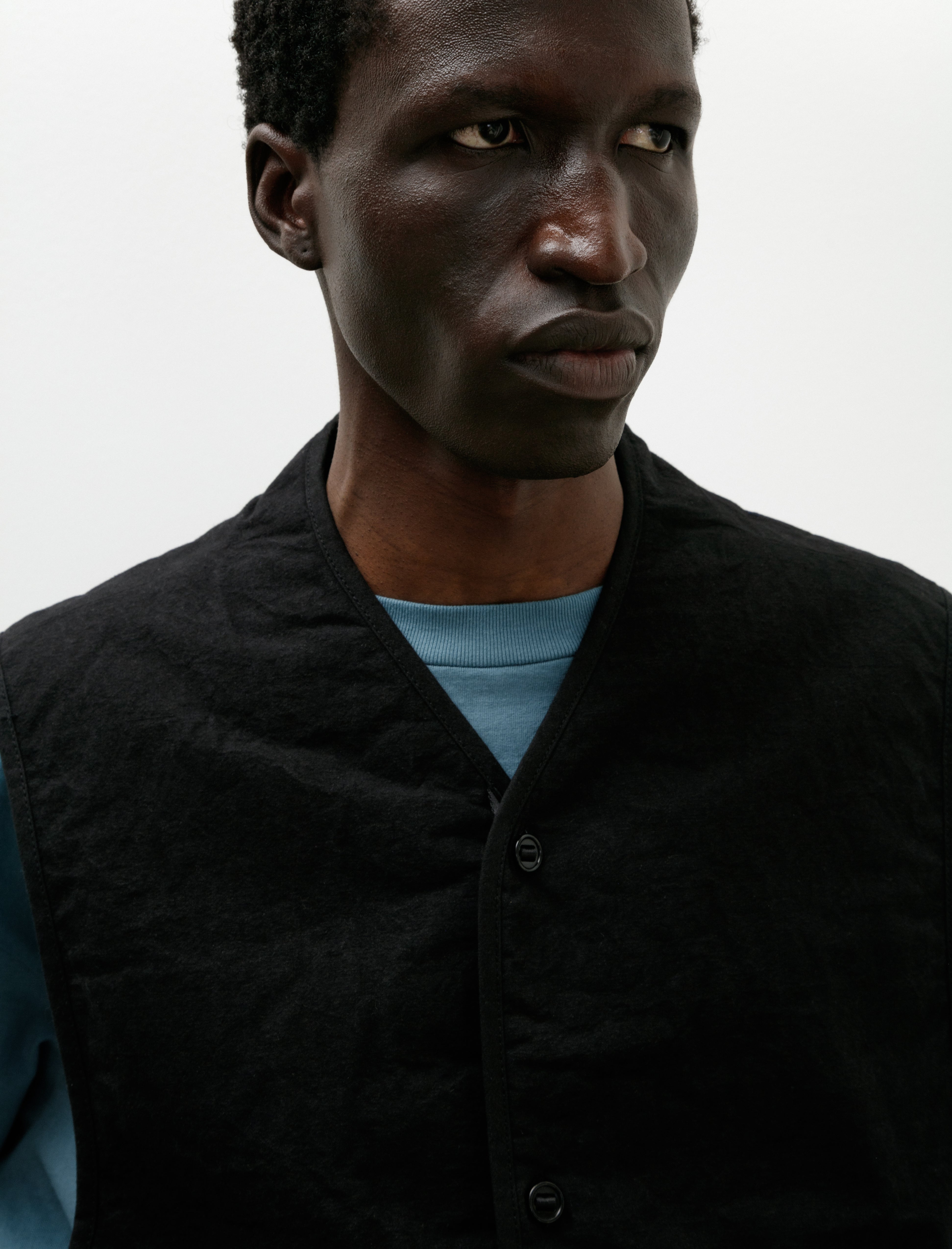 MAN-TLE R19 Down-5 Down Shield Vest Black Wax