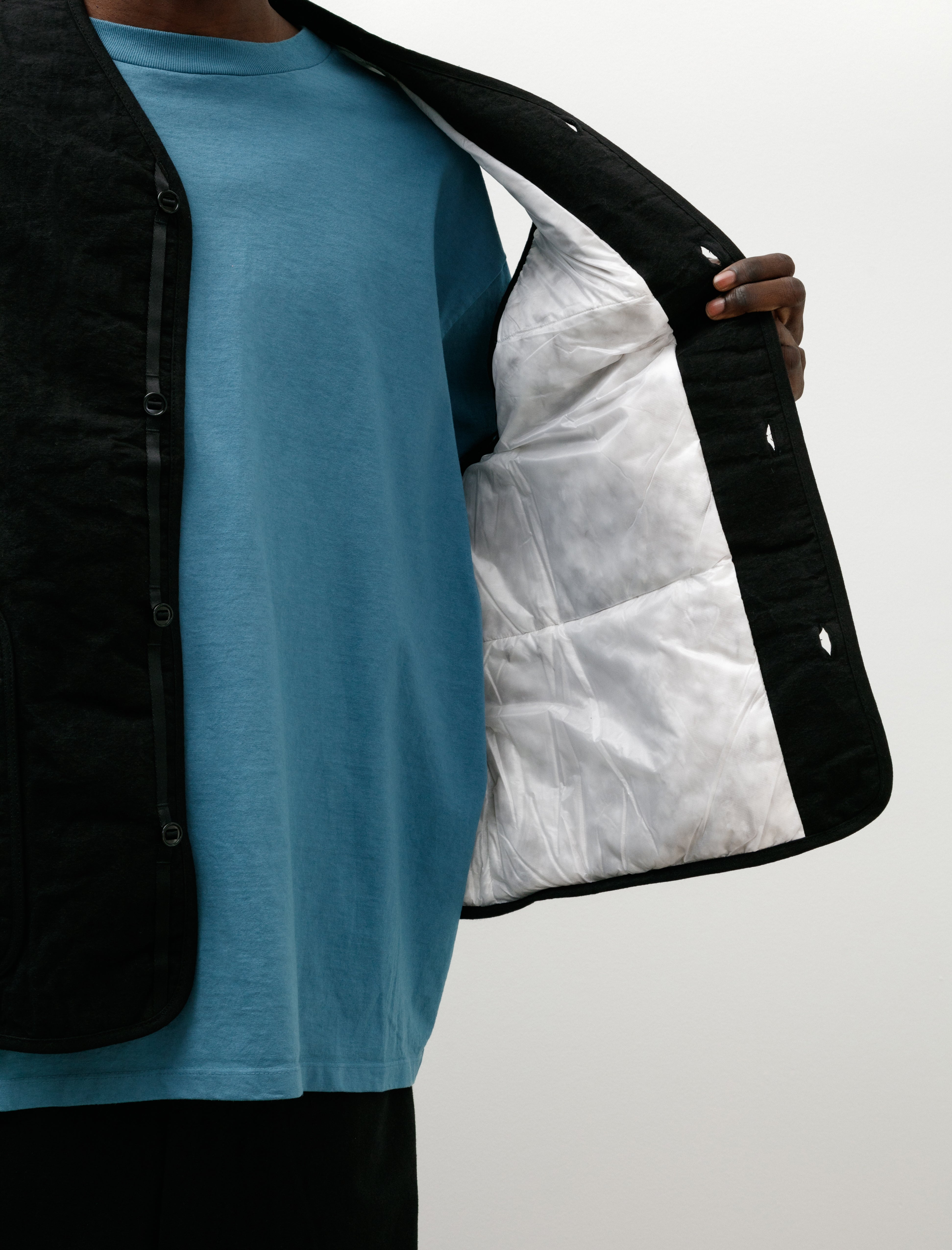 MAN-TLE R19 Down-5 Down Shield Vest Black Wax