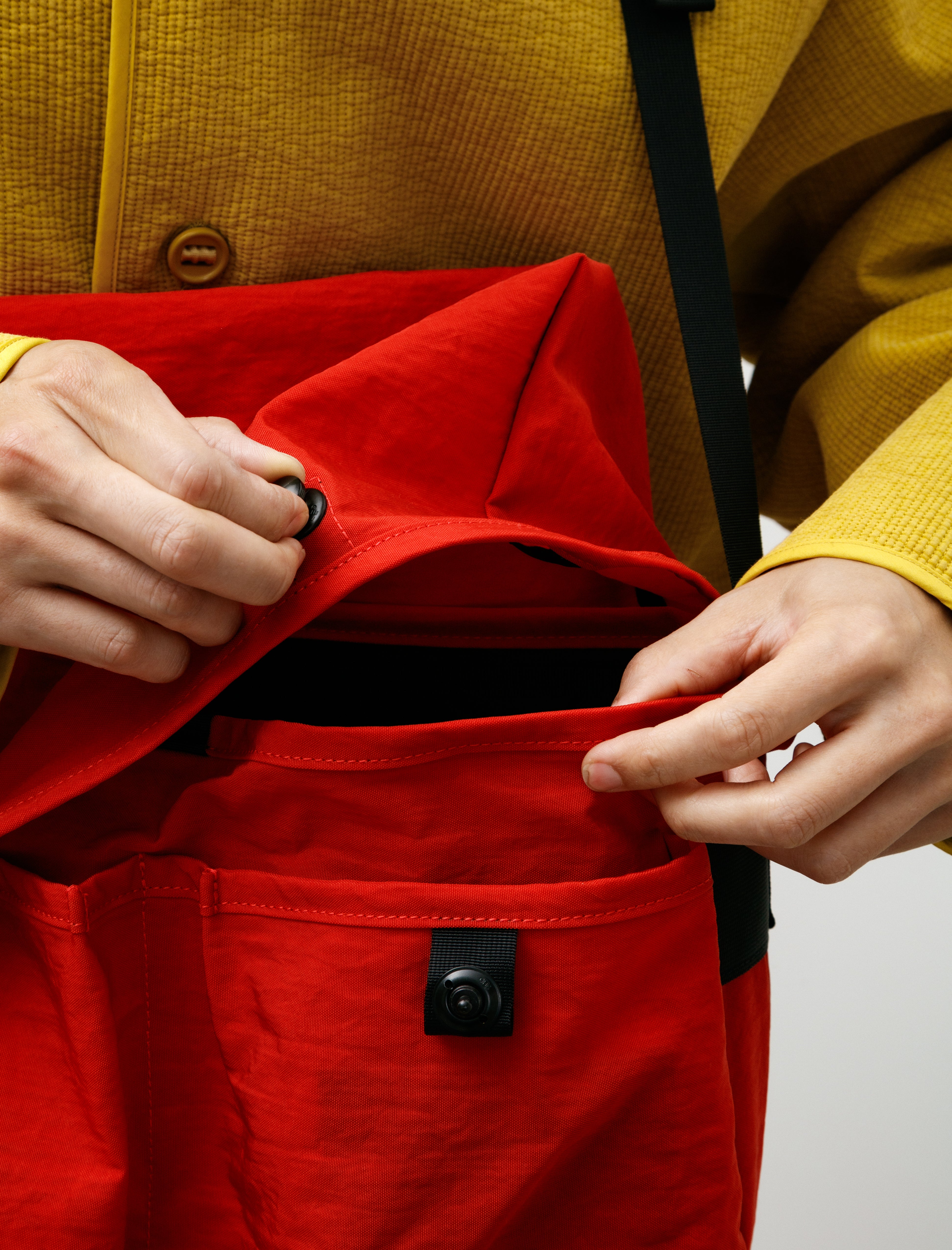 MAN-TLE R19 Gear-4 Mini Messenger Waratah Nylon 