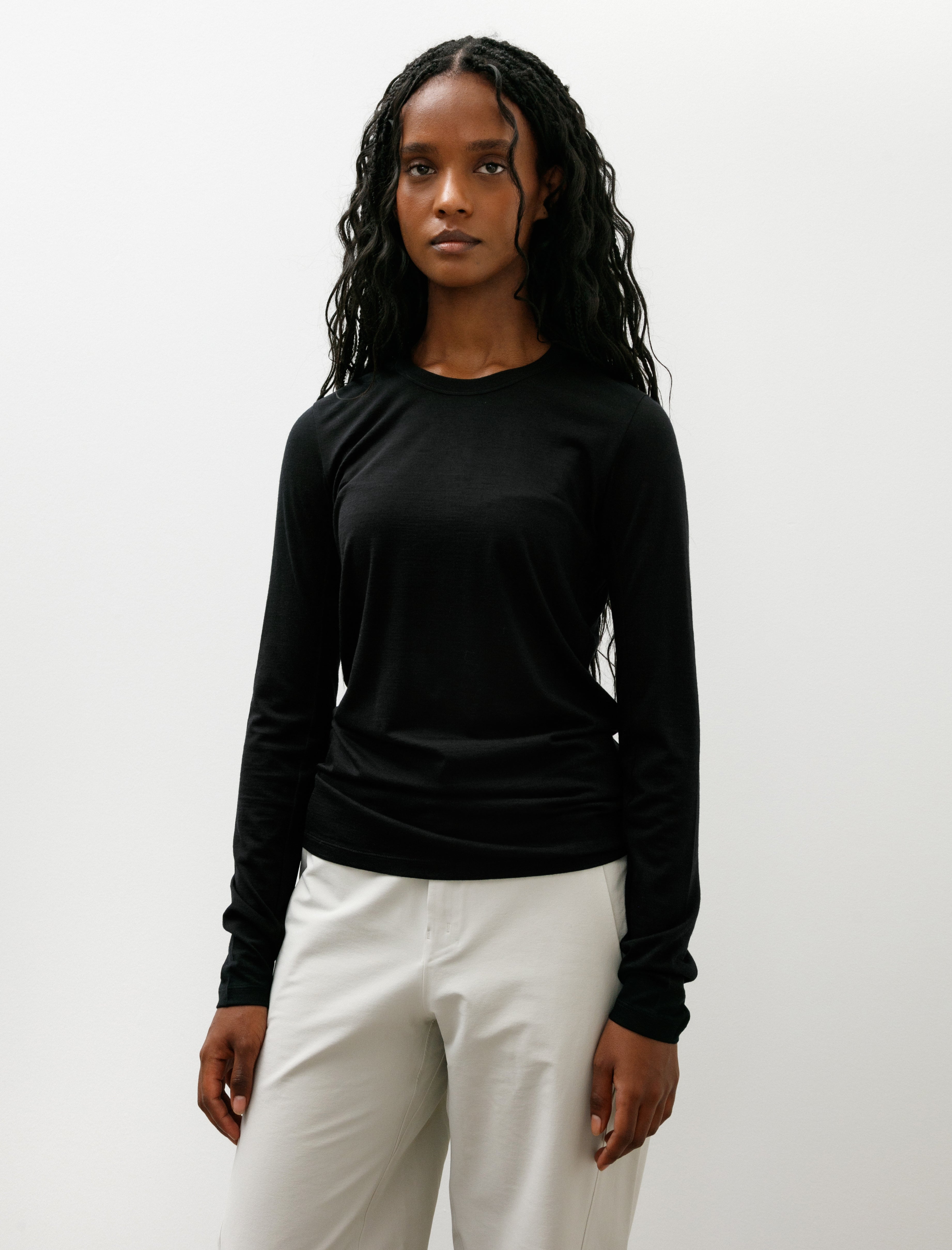 Veilance Frame LS Crew Black