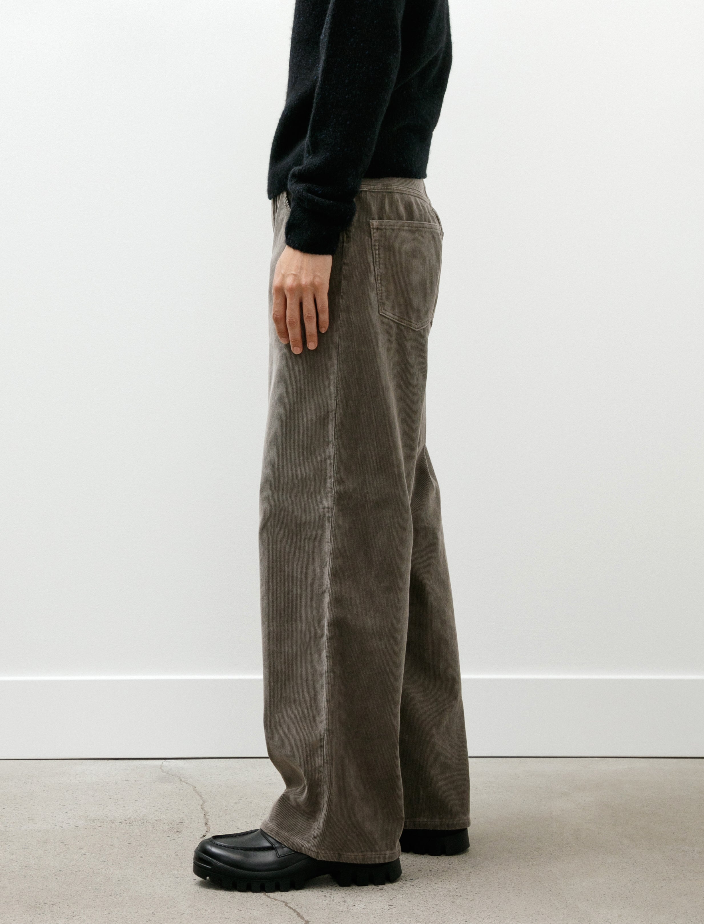 Auralee Pigment Dyed Finx Corduroy Wide 5P Pants Olive Brown