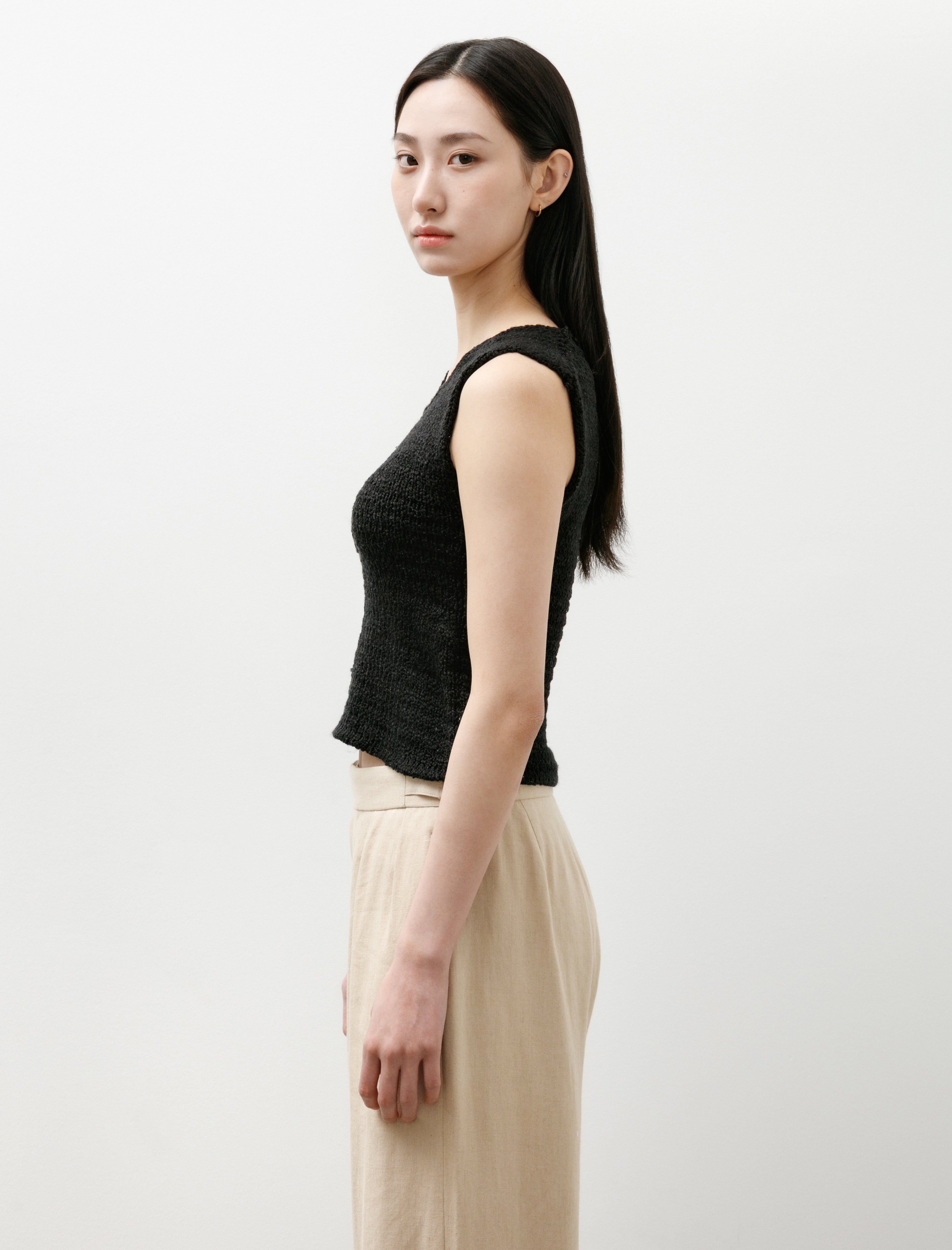 Comoli Silk Sleeveless Knit Top Black
