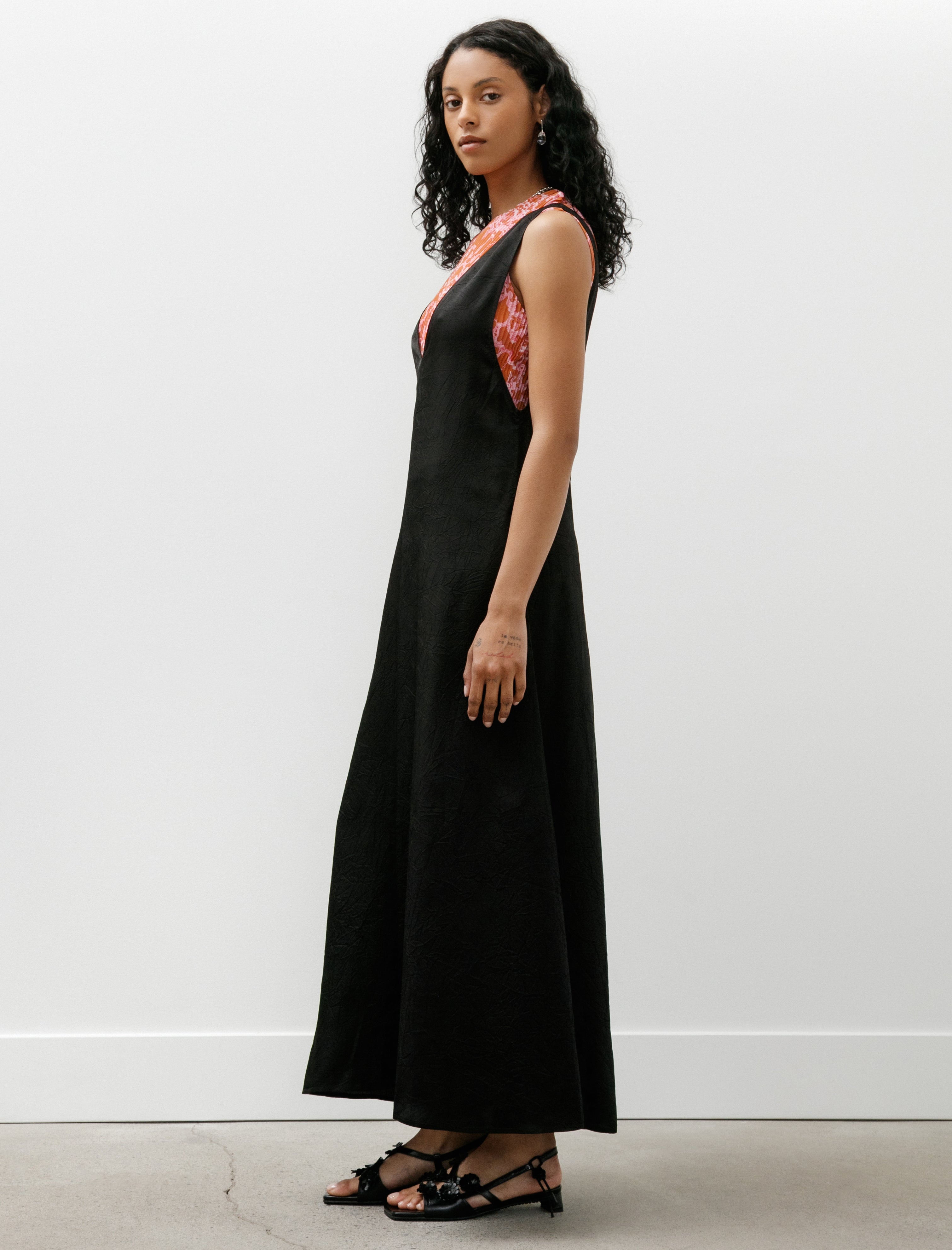 Cristaseya Womens – Neighbour