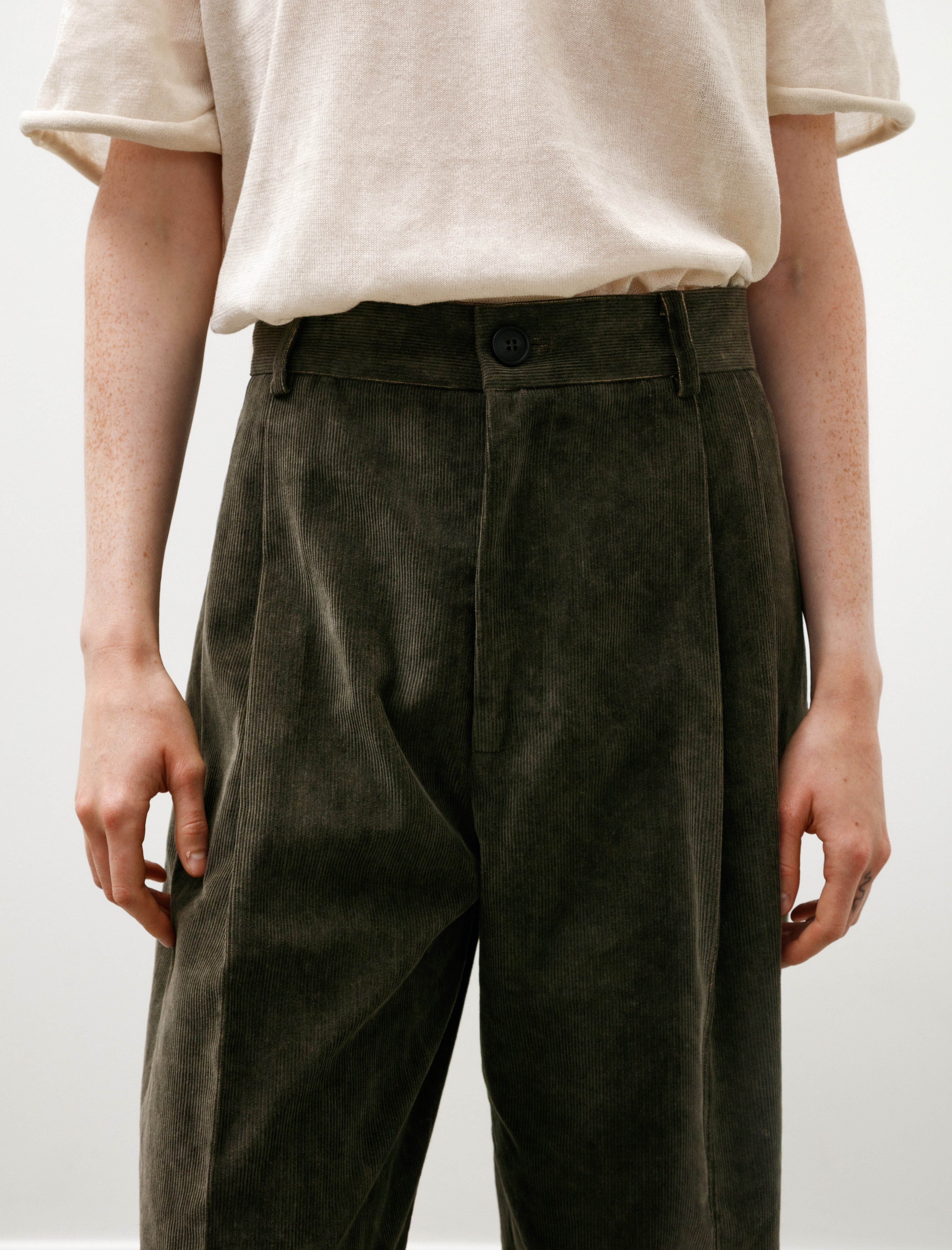 Cristaseya Double Pleated Cropped Corduroy Trousers Washed Khaki