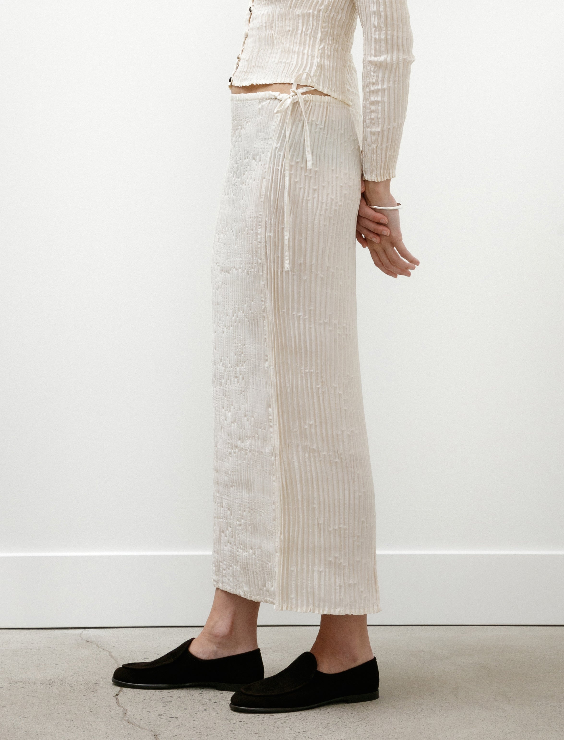 Azur Plissé Satin Silk Long Skirt Off White