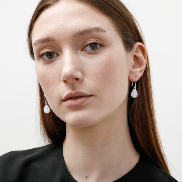 Sisi Joia Gota Mini Earrings Opaline White – Neighbour