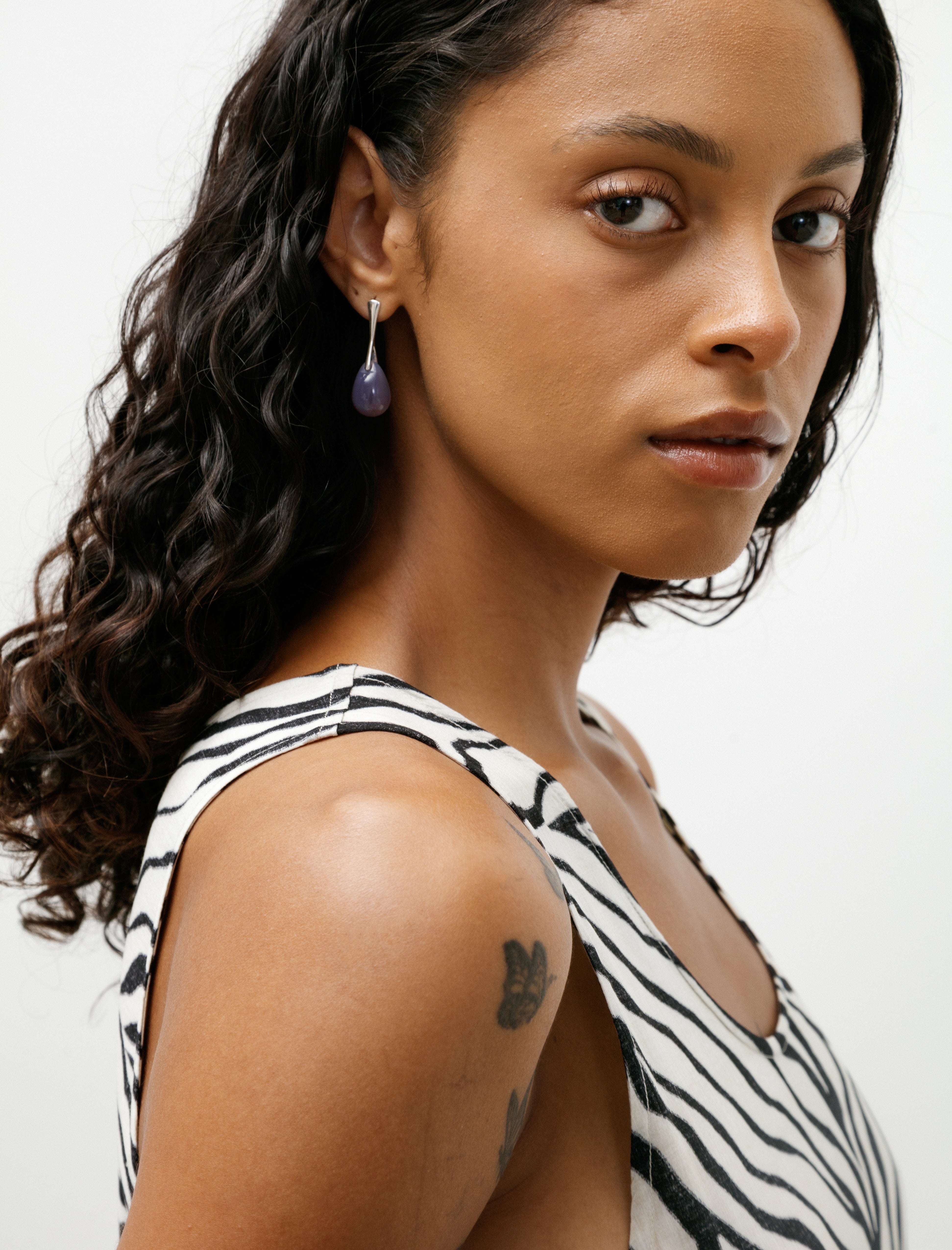 Sisi Joia Gota Nail Earrings Opaline Lilac