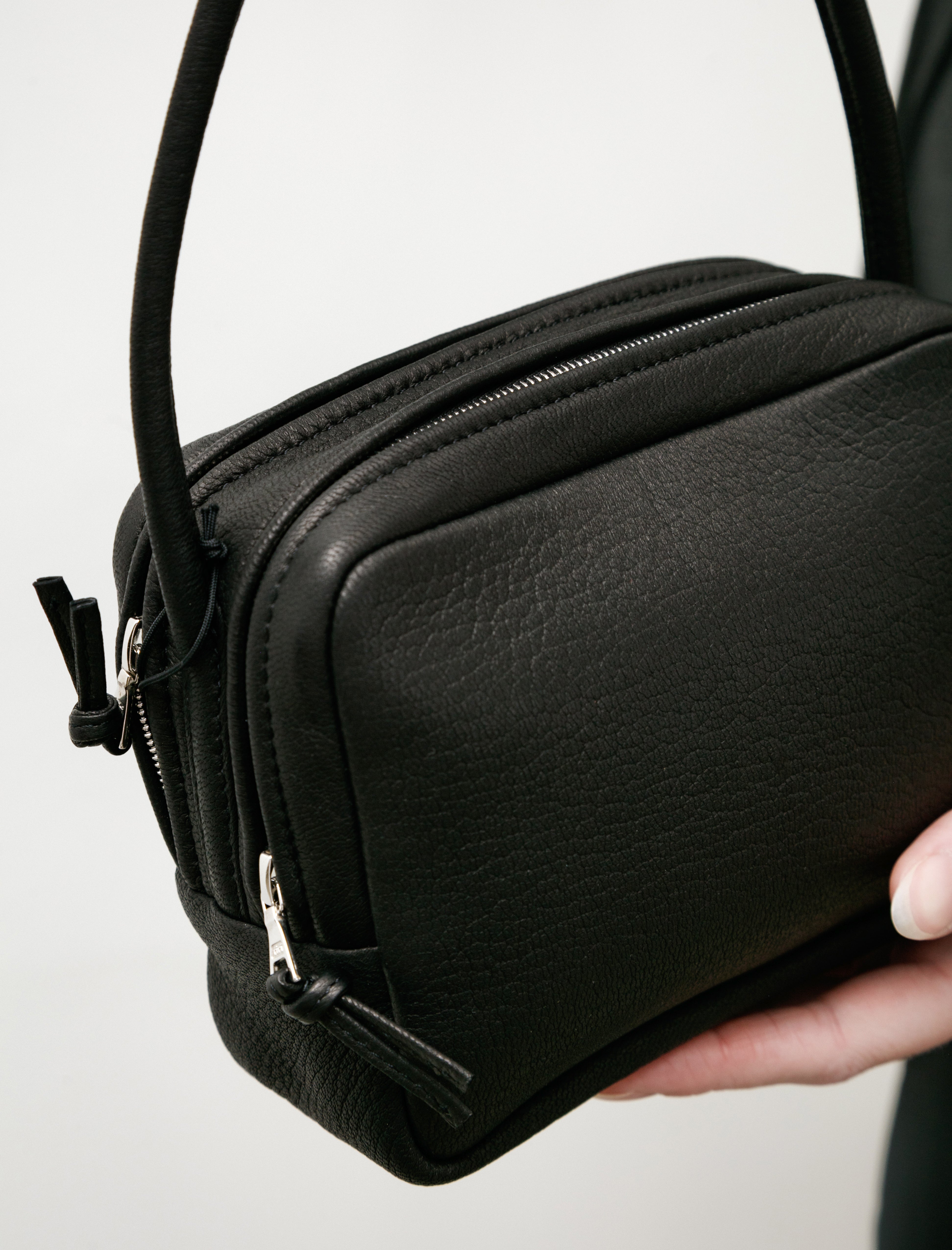 Aeta Square Shoulder Black