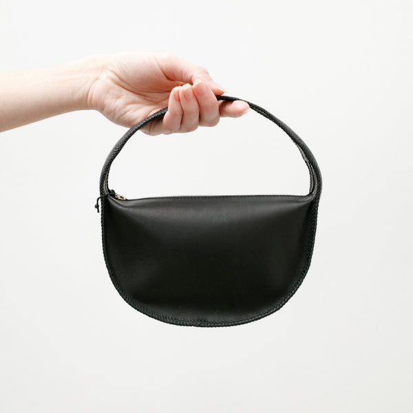 Aeta ブラックレザー ムーンハンドバッグ Aeta Half Moon Shoulder Bag Mini Black – Neighbour