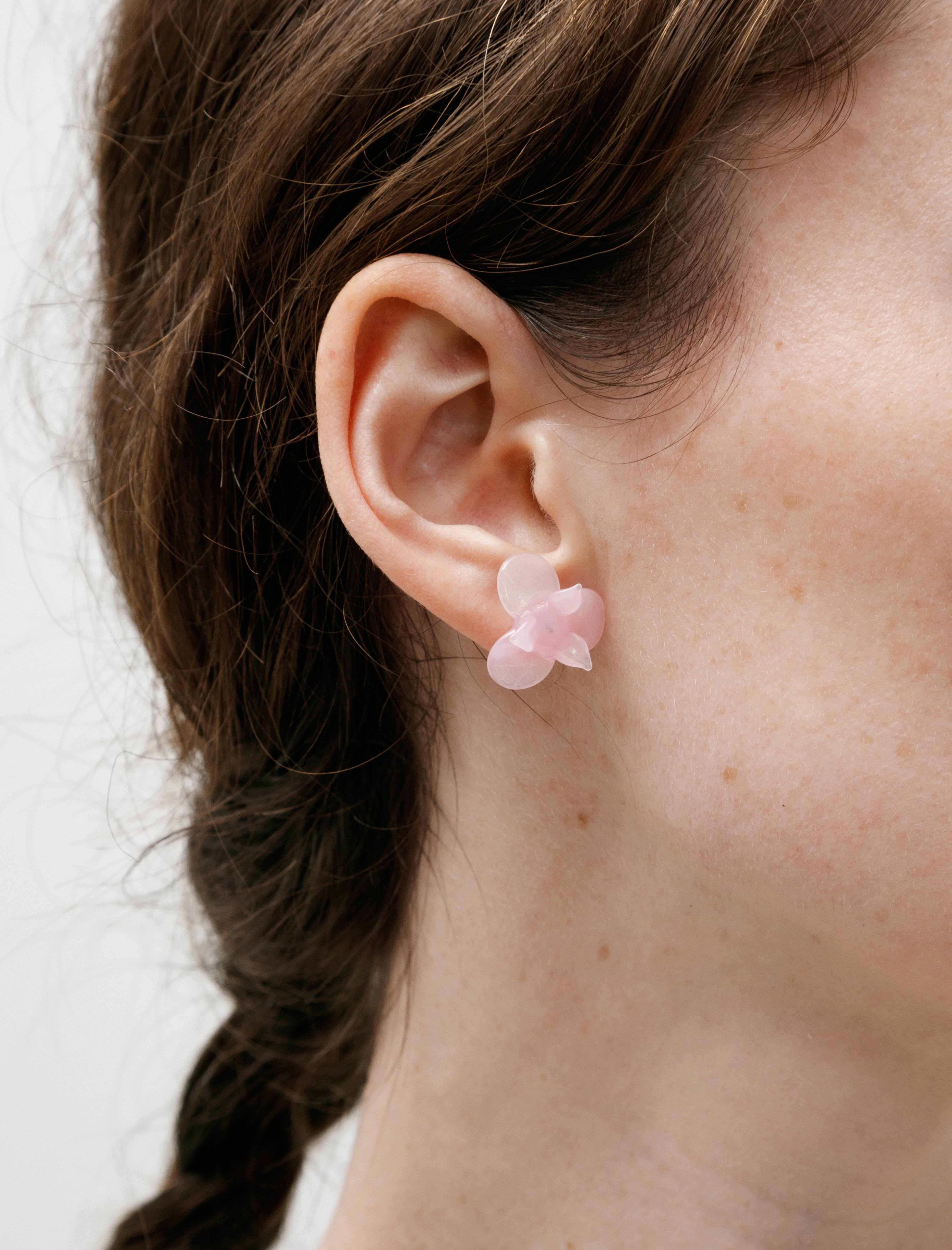 Sisi Joia Pensee Earrings Opaline White