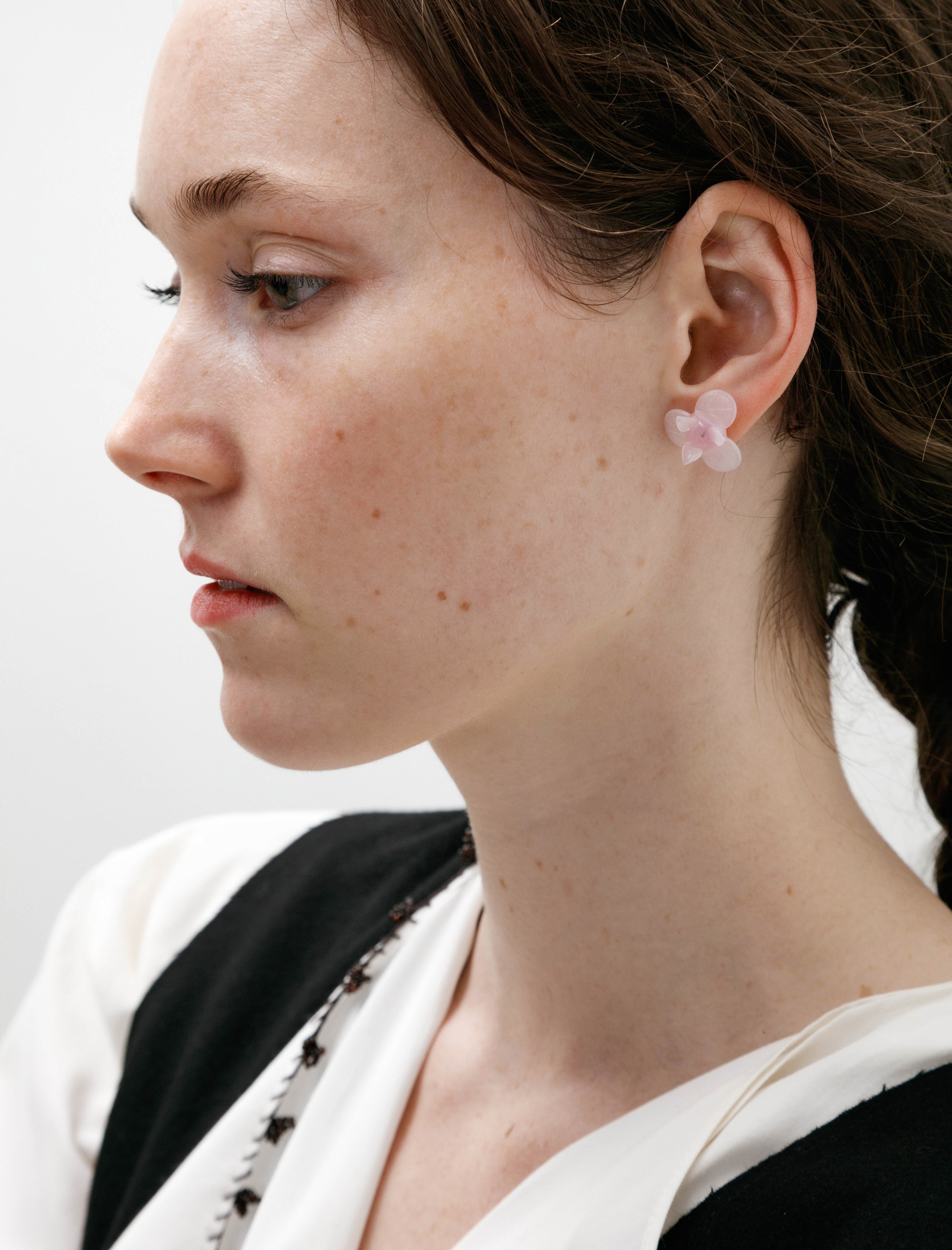 Sisi Joia Pensee Earrings Opaline White