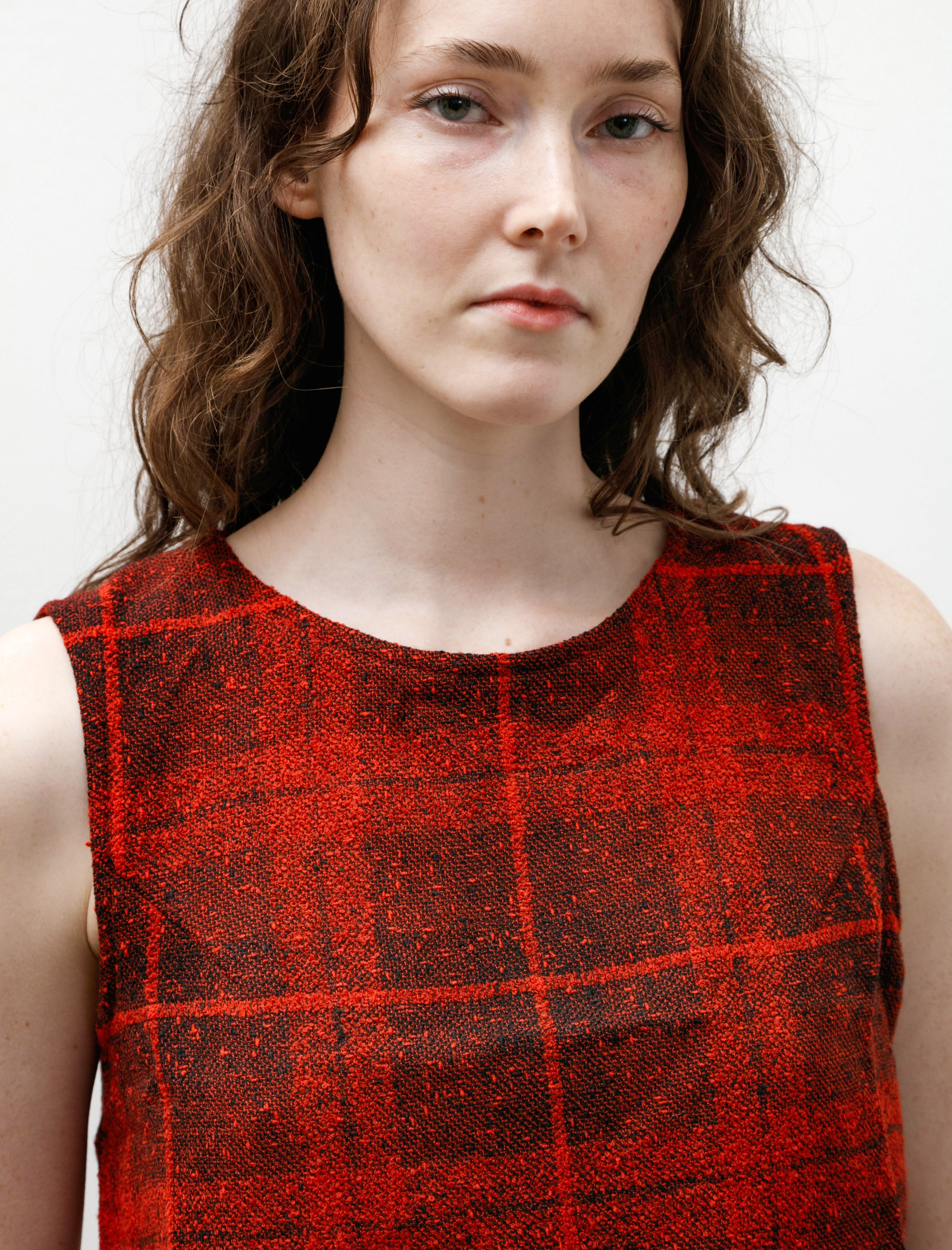 Needles C.C. Vest W/R Tweed Plaid Red