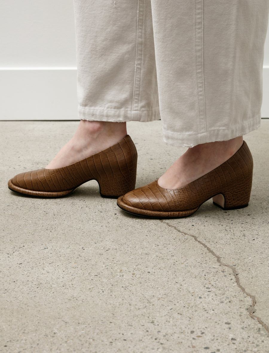 Embossed Arch Pump Tobacco - Image 2