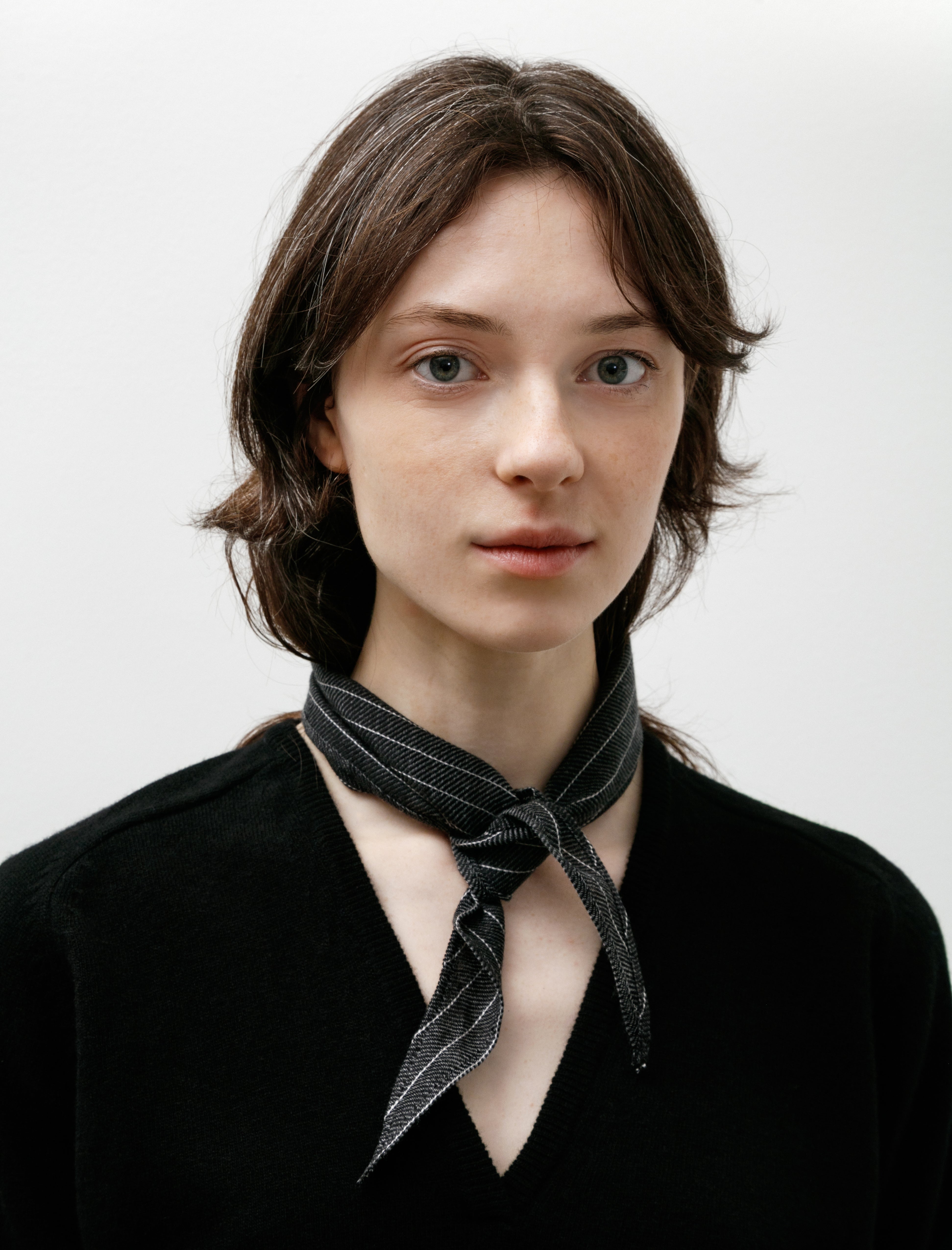 Yoko Sakamoto Silk x Wool Short Scarf Charcoal Grey