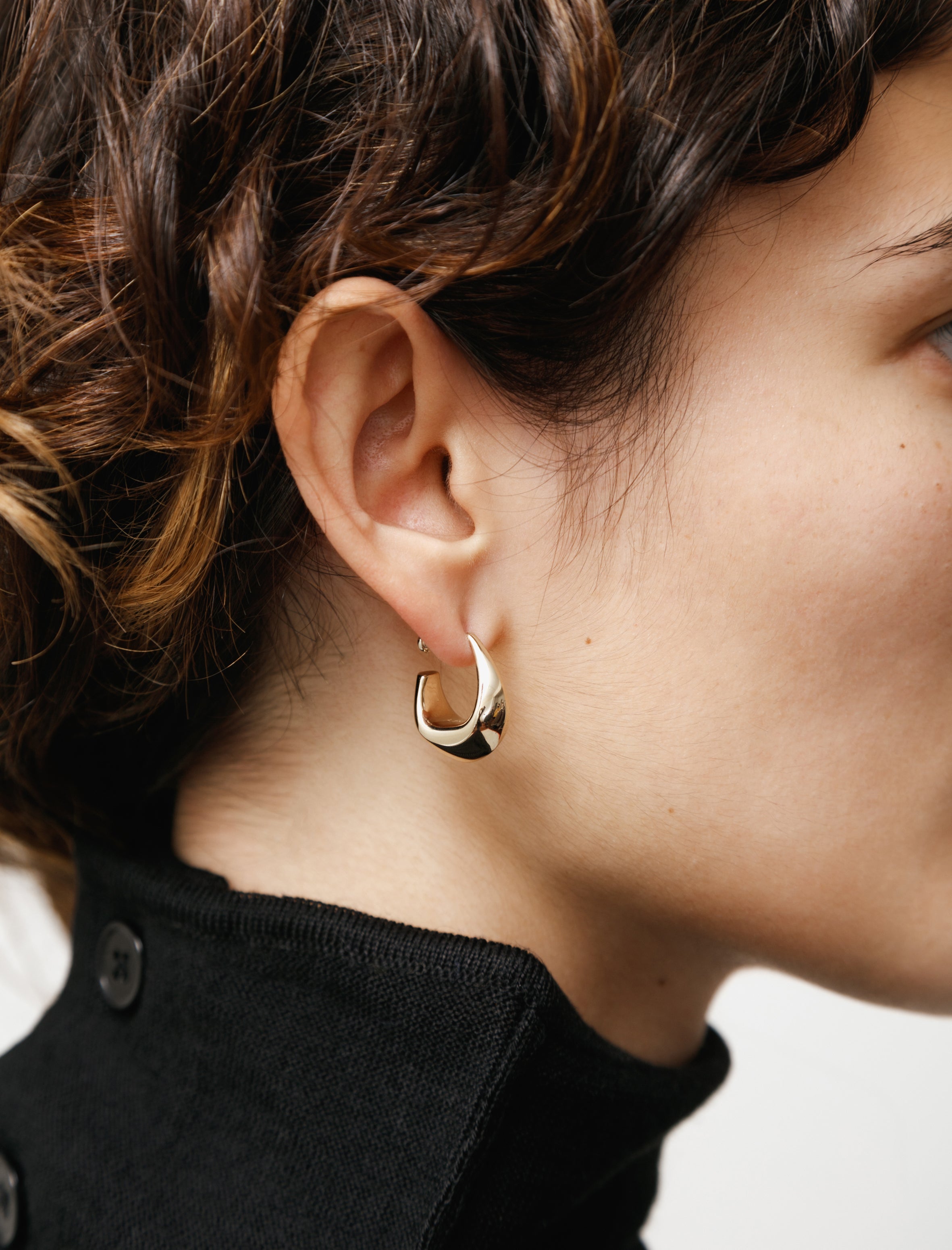 LEMAIRE Curved Mini-Drop ビアス LEMAIRE CURVED MINI DROP EARRINGS
